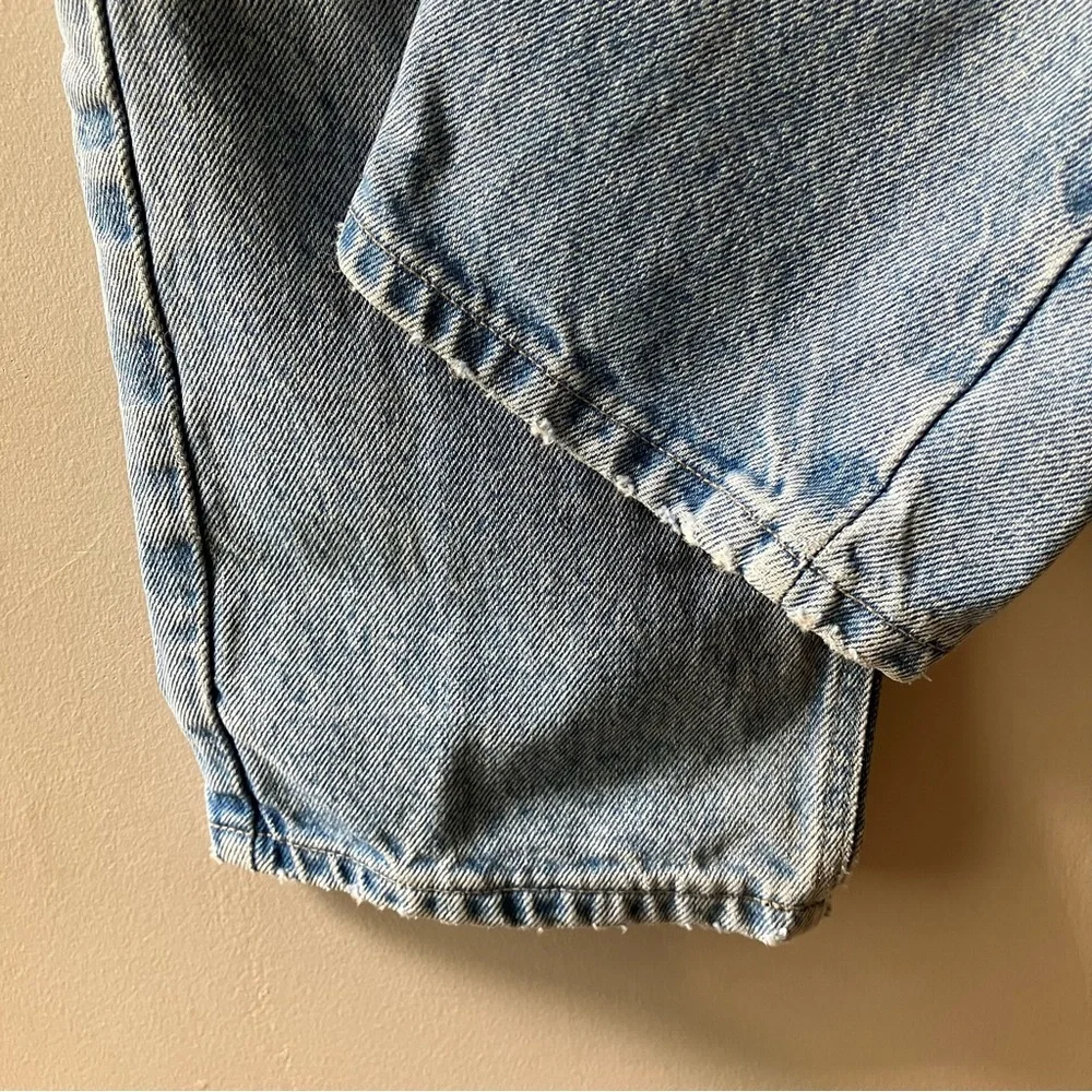 GUESS Vintage 90s Mom Jean Light Wash - Picture 8 of 8